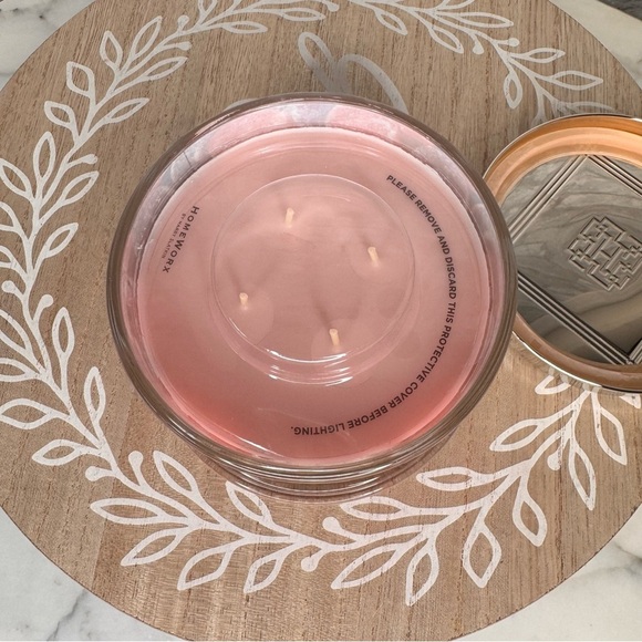 Homeworx by Slatkin and Co 18oz 4 Wick Pink Gum drop,perfect for spring,🌸 NWT - Picture 3 of 4